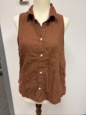 GAP Sleeveless Button-Down Shirt in Rust Brown